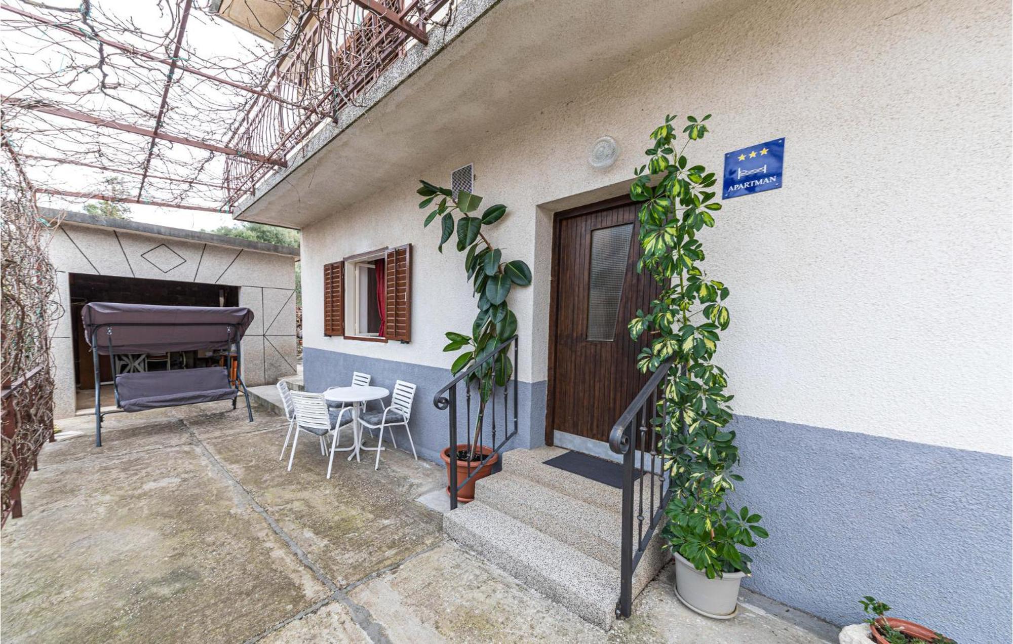 1 Bedroom Cozy Apartment In Trogir Exterior photo